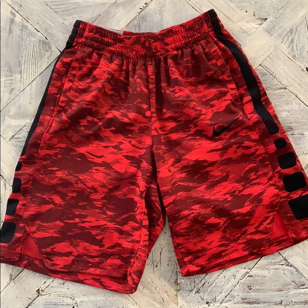 Boy’s Nike DRI fit athletic shorts size L